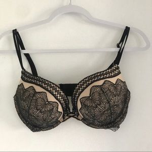Victoria’s Secret Nude & Black Lace Bra 💕
